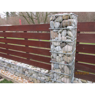Gabionový plot - v. 1,2 m, d. 2,5 m, š. 20-40 cm, oko 5x20cm, sloupek 2x1,6 m + komponenty